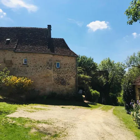 Maison d'hôtes Et D'hôtes - Sur Le Chemin Des Sens Azerat